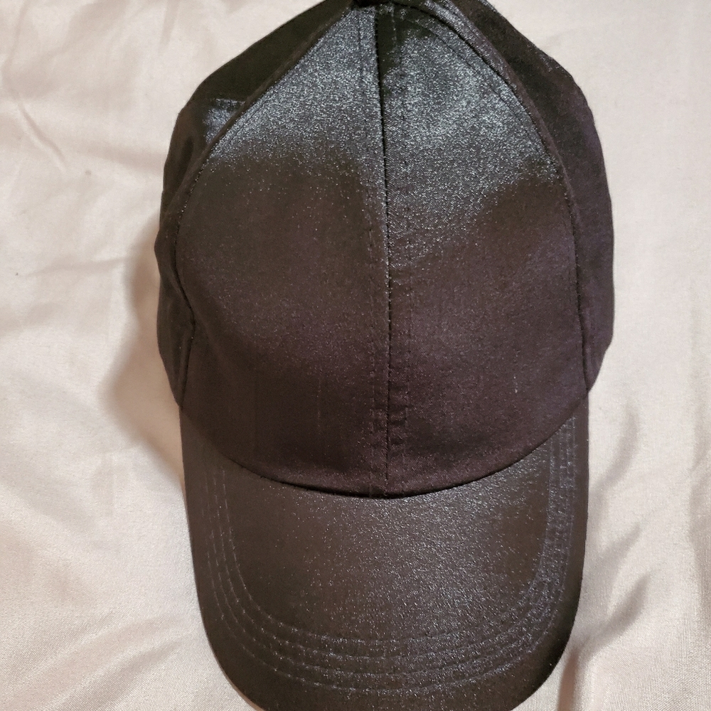 NWOT SOOTHERS black satin finish baseball cap